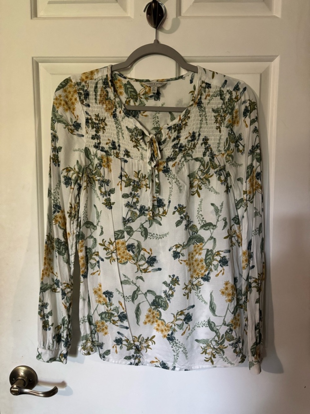 Floral Long-Sleeve Smocked Yoke Top. Boho, flowy. Lucky brand. Small. EUC.